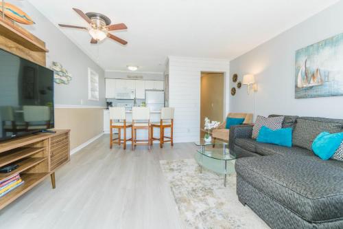 Stunning Views!!-Oceanfront Villa-Heated Pool-Private Balcony-Tiki Bar-Walk to Coligny Plaza photo 36