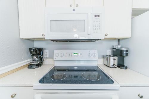 Stunning Views!!-Oceanfront Villa-Heated Pool-Private Balcony-Tiki Bar-Walk to Coligny Plaza photo 44