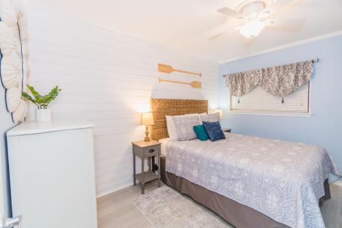 Stunning Views!!-Oceanfront Villa-Heated Pool-Private Balcony-Tiki Bar-Walk to Coligny Plaza photo 54