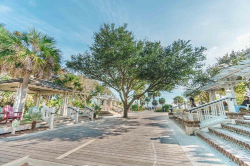 Stunning Views!!-Oceanfront Villa-Heated Pool-Private Balcony-Tiki Bar-Walk to Coligny Plaza photo 65