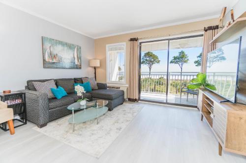 Stunning Views!!-Oceanfront Villa-Heated Pool-Private Balcony-Tiki Bar-Walk to Coligny Plaza photo 24