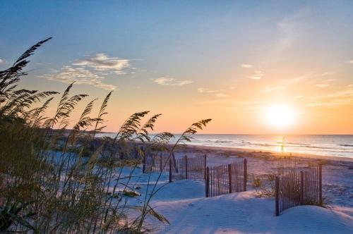 Stunning Views!!-Oceanfront Villa-Heated Pool-Private Balcony-Tiki Bar-Walk to Coligny Plaza photo 52