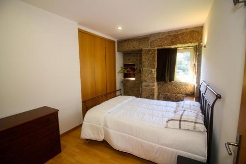 Кровать или кровати в номере Casa da Laranjeira Turismo Rural
