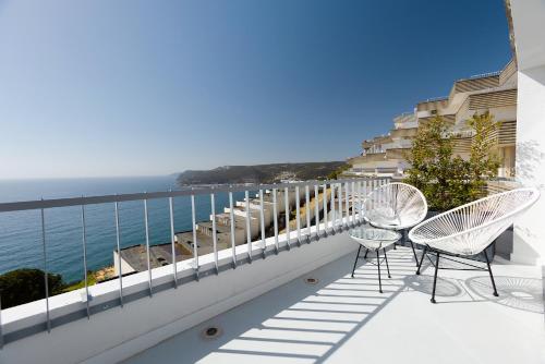 Sesimbra Hilltop Ocean View - Bay Apartment