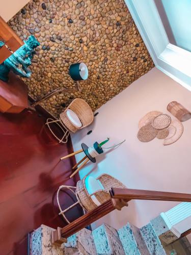 an overhead view of a staircase with rattan furniture at Pousada Vale Valparaíso Inn- Polo gastronômico in Petrópolis