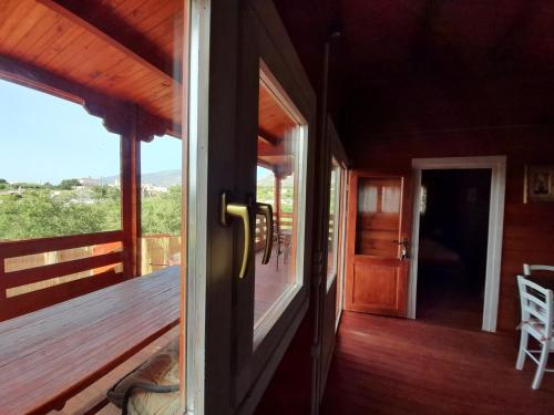 Балкон или терраса в Villa Evenos of 3 bedrooms - Irida Country House of 2 bedrooms with private pools