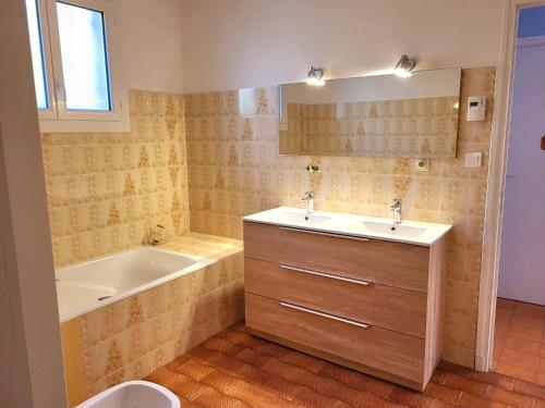 Gallery image of Villa Bel-horizon, soleil du sud in Bagnols-sur-Cèze