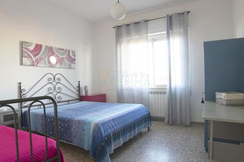 Ein Bett oder Betten in einem Zimmer der Unterkunft Pineta di ponente
