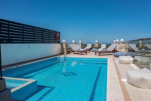 a swimming pool on the roof of a building at Alexandros 3 in Skouloúfia