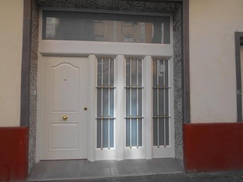 バレンシアにあるTwinFlats 1の白い扉