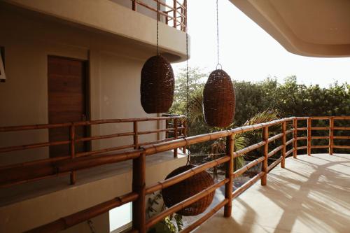 Un balcón o terraza en Noah Beach Hotel & Suites