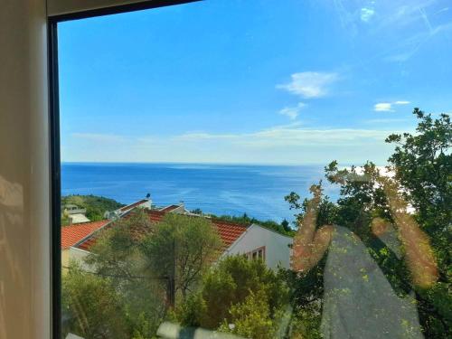 a view of the ocean from a window at Sutomore Ivana Ratac in Sutomore