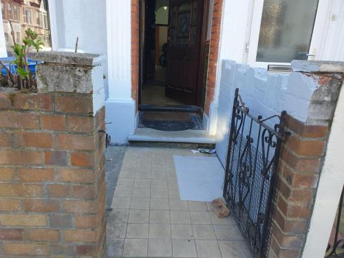 Gambar di galeri bagi Burney Tomar House di Croydon