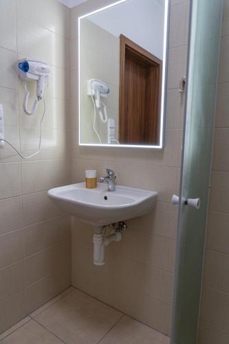 a bathroom with a sink and a mirror at Pension Florián in Pavlov