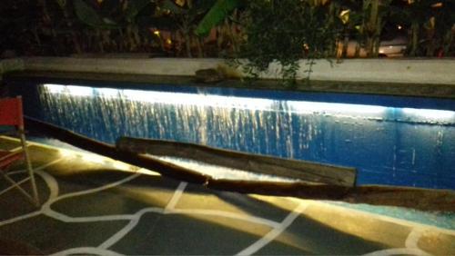 a pair of scissors sitting on the side of a swimming pool at Evita Studios in Xiropigado