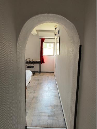 Postel nebo postele na pokoji v ubytování Hostellerie De La Source