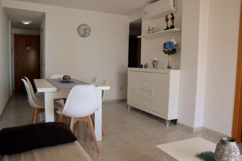 Apartamento céntrico en la playa con piscina.