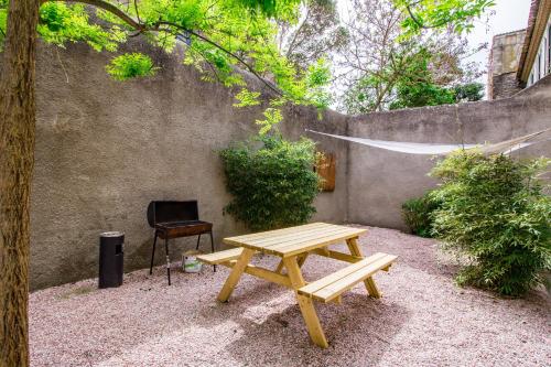 Jardin de l'établissement Calme en centre ville, appartement 50m de la Place Carnot