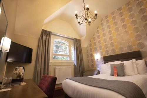 a hotel room with a bed and a window at The Lincoln Hotel in Lincoln