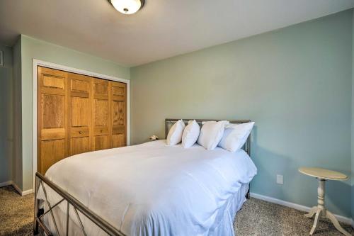 Un ou plusieurs lits dans un hébergement de l'établissement Immaculate Family Townhome - Walk to Beach!