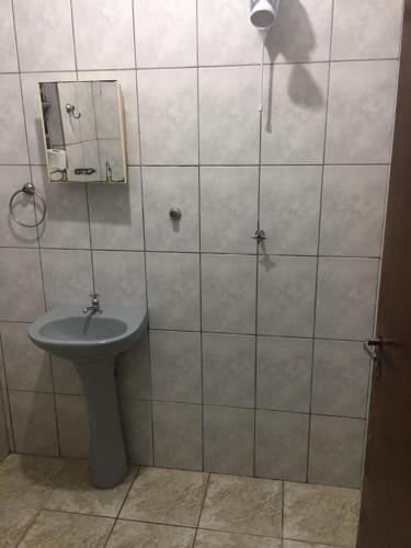 a bathroom with a sink and a mirror on the wall at Bálsamo Hotel Marília in Marília
