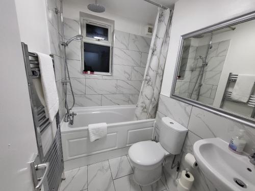 Ванная комната в London City Modern Apartment, Woolwich