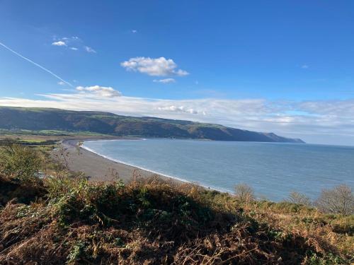 a view of the beach from a hill at 3 Lowerbourne Terrace in Minehead