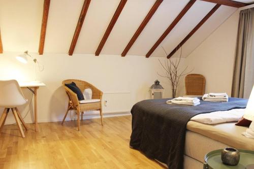Completely renovated apartment near the train station and the center