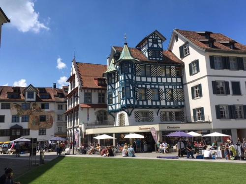 Completely renovated apartment near the train station and the center