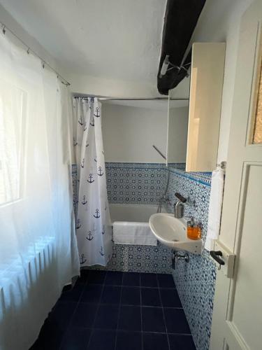 Koupelna v ubytování Tipica casa ticinese a Carona