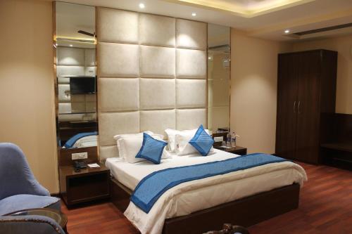 Cama o camas de una habitación en Mastiff Hotel, Dalhousie