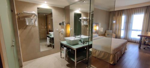 A bathroom at Anemon Malatya Hotel