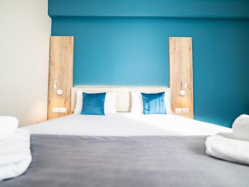 Postel nebo postele na pokoji v ubytování Hôtel - Restaurant Le MITIGANA