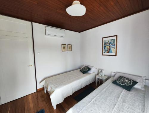 A bed or beds in a room at Villa NADA 5 star, something really special, the green oasis, IR sauna, 2 x hot tub, next to the beach