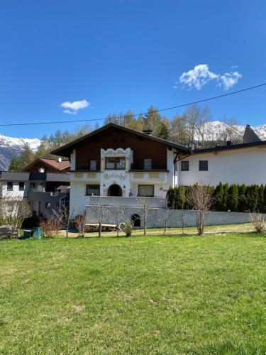Hoone, kus the country house asub