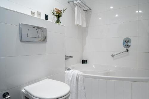 Un baño de Savoy Sea Side Hotel