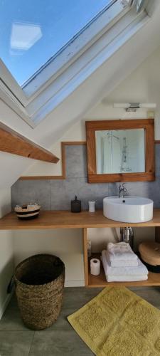 a bathroom with a sink and a mirror at Chambres d'Hôtes Ferme de la Baie in Roz-sur-Couesnon