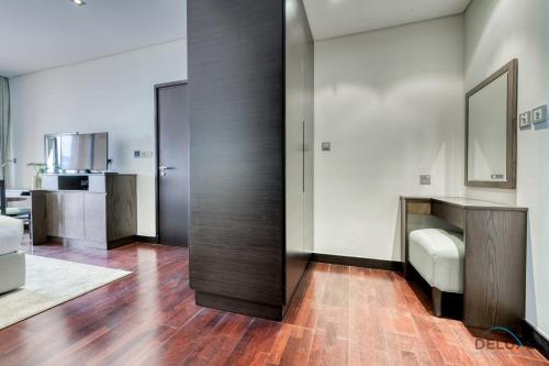 Koupelna v ubytování Relaxing 1BR at Royal Amwaj Residences North Palm Jumeirah by Deluxe Holiday Homes