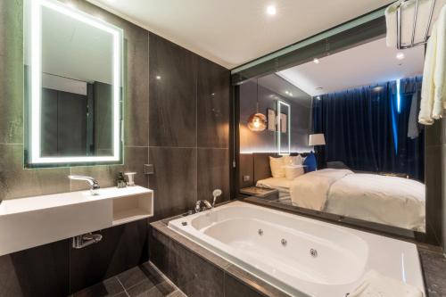 Kylpyhuone majoituspaikassa Hotel SoulHada