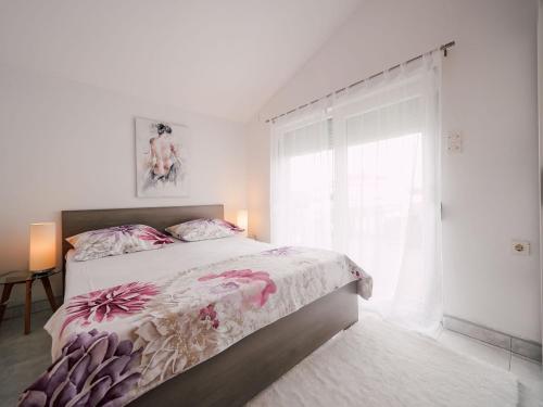 Posteľ alebo postele v izbe v ubytovaní Adorable apartment with swimming pool and terrace
