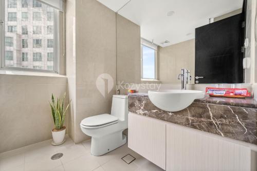 Kamar mandi di Castille by Kozystay - Gandaria