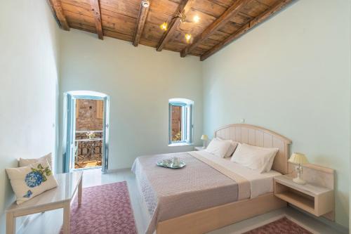 Postel nebo postele na pokoji v ubytování 999 Luxury Hotel