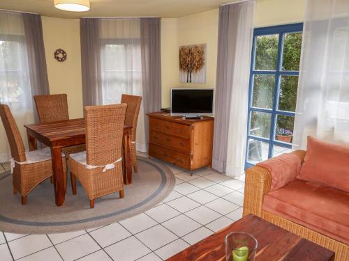 Μια τηλεόραση ή/και κέντρο ψυχαγωγίας στο Apartment Brombeerweg by Interhome