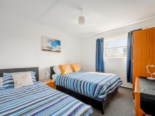 a bedroom with two beds and a window at Holiday Home Lochness by Interhome in Contin