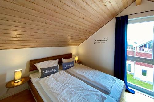 Postel nebo postele na pokoji v ubytování NordseeResort Friesland NordseeResort Friesland 4