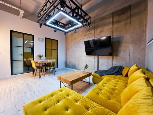 Televisyen dan/atau pusat hiburan di MojeMiędzyzdroje LU 8B - Luksusowy apartament 100 metrów od morza