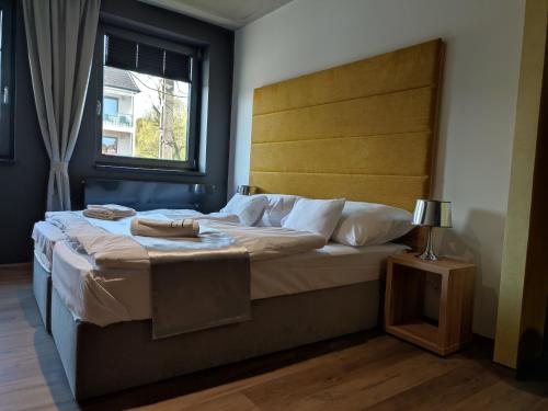 Posteľ alebo postele v izbe v ubytovaní OPÁL Residence Apartman