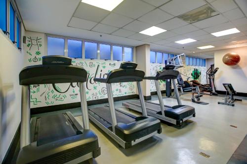 a gym with several tread machines in a room at Quality Rio de Janeiro - Barra da Tijuca in Rio de Janeiro