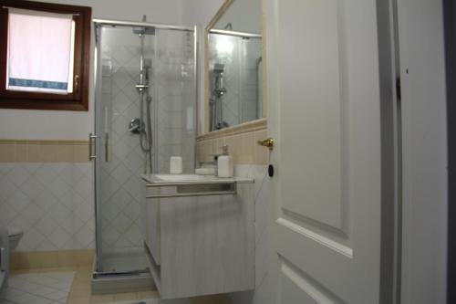 a bathroom with a shower and a sink at Appartamento Le Vele in Porto San Paolo