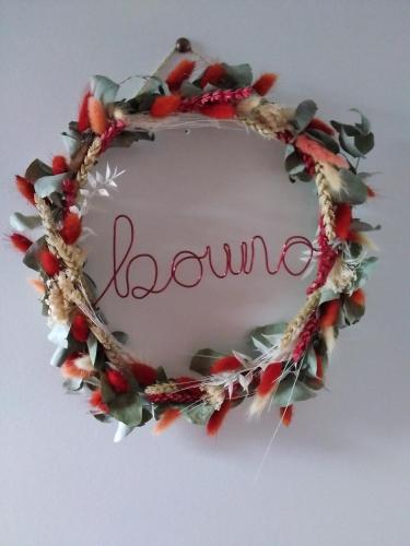 a wreath with the word bow written on it at Beyrie Coustille 